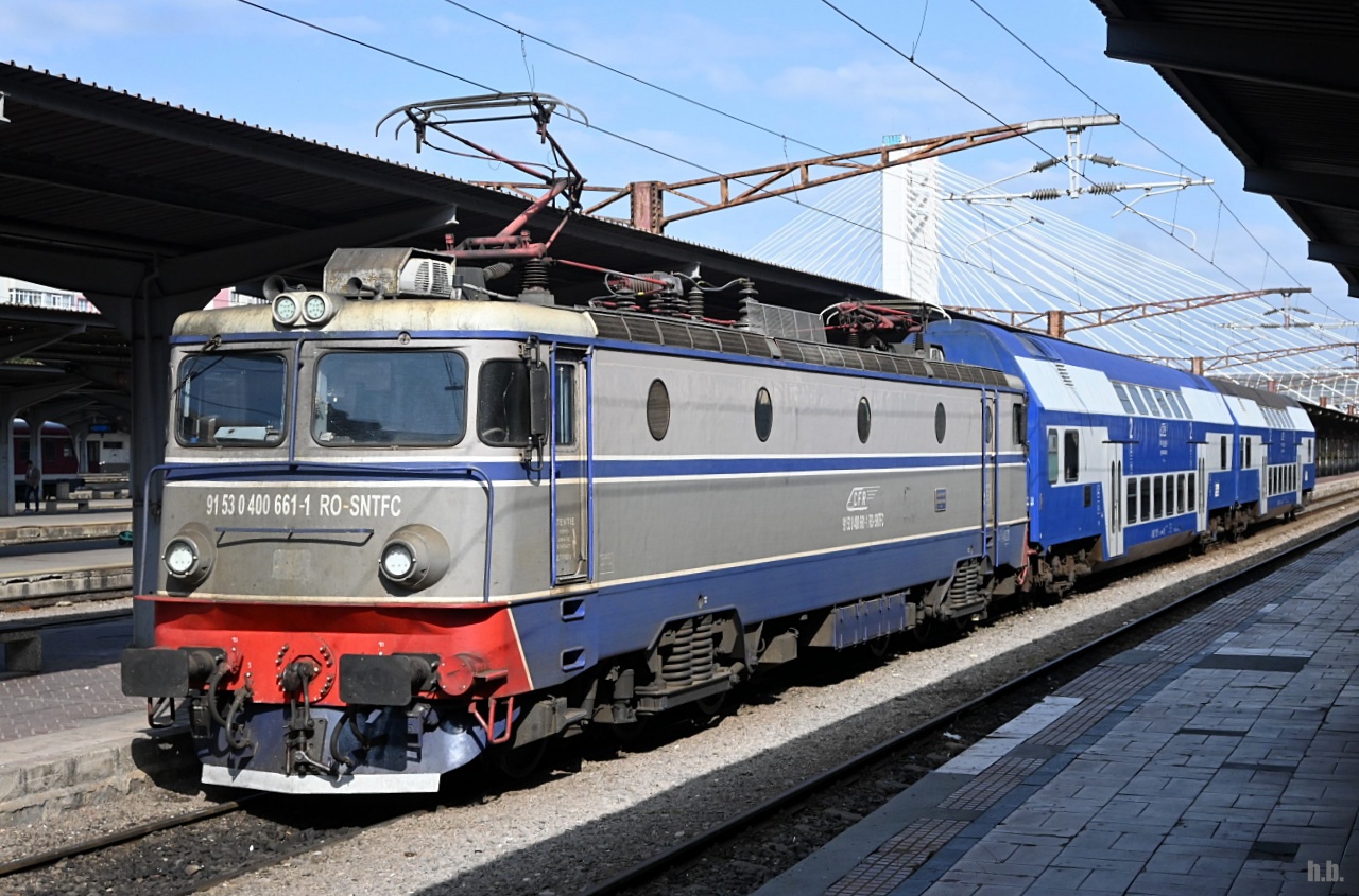 CFR 400 661-1 stand mit einen regionalzug im nordbahnhof von bukarest,05.05.24