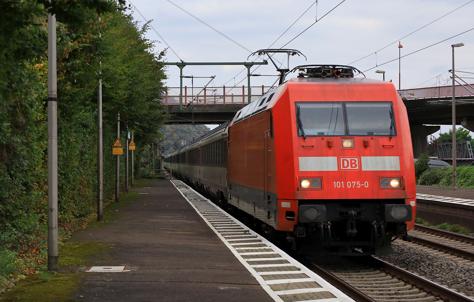 DB 101 075-0 mit EC 7 Durchfahrt Brohl am Rhein 13.09.2023