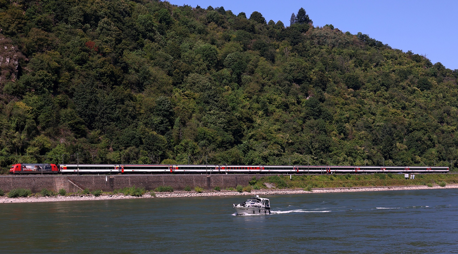 DB 101 115  Bahn Bonus  mit dem EC 9 nach Basel aufegenommen zw Bad Salzig und Hirzenach. Kestert 11.08.2025