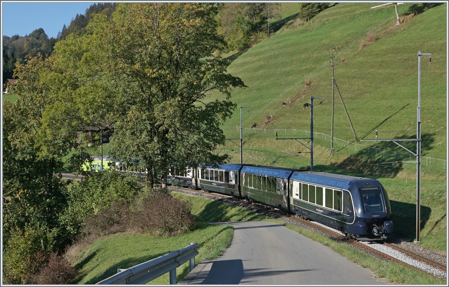 Der GoldenPass Express GPX 4065 ist bei Enge im Simmental auf der Fahrt von Interlaken nach Montreux. 

7. Okt. 2023 