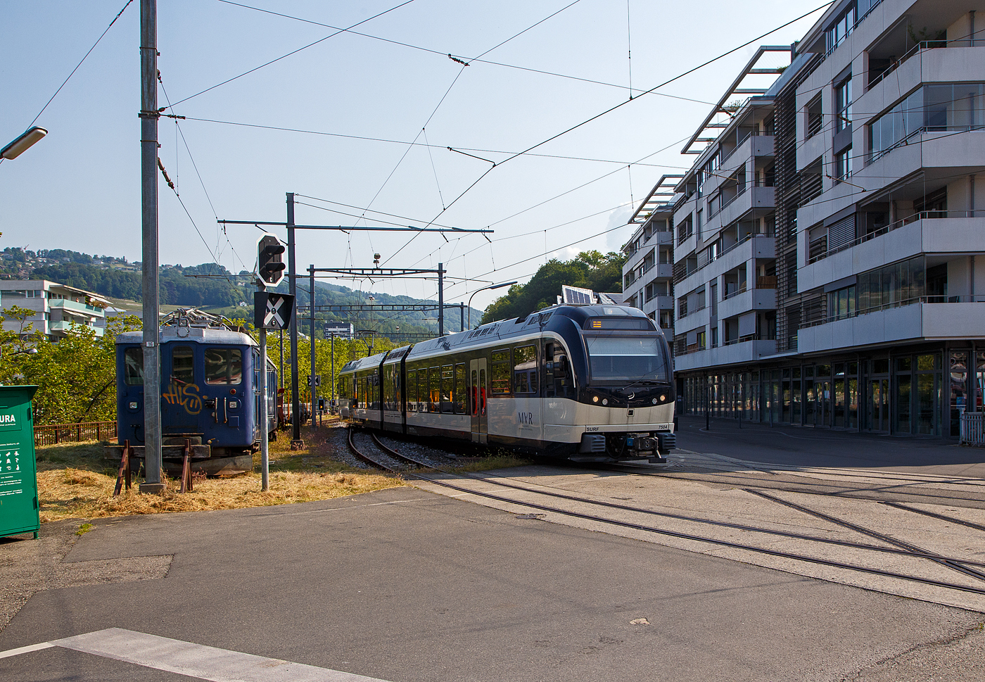 Der MVR (ex CEV) SURF ABeh 2/6 7504  Vevey  erreicht am 28 Mai 2023 als R /(Regionalzug) den Endbahnhof Vevey.