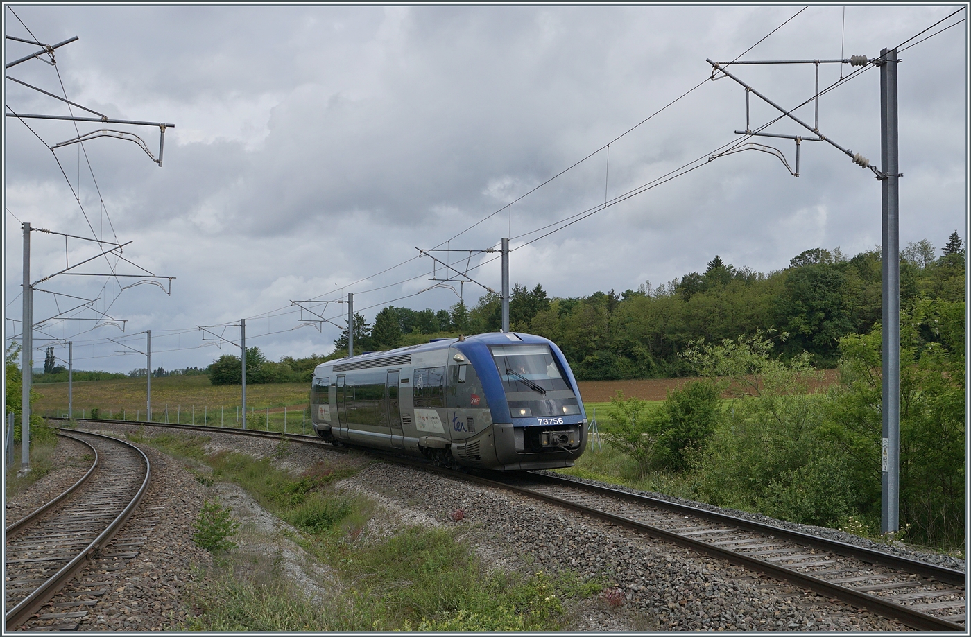Der SNCF X 73756 ist als TER auf dem Weg von Belfort nach Delle und erreicht Meroux. 

20. Mai 2026