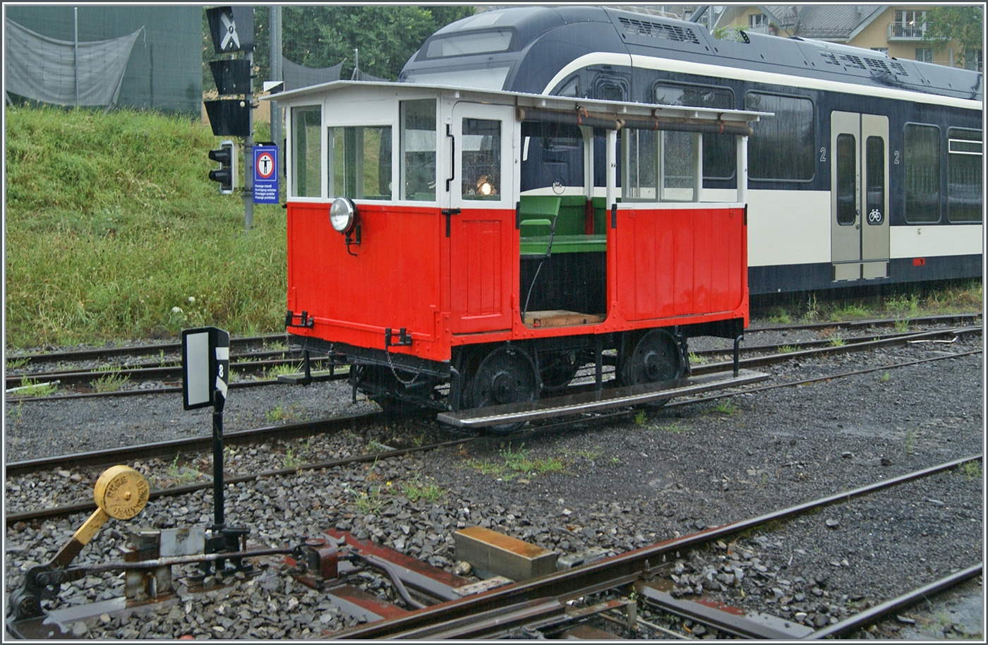 Die aufgearbeitete kleine RB Draisine Dm 2/2 N° 3  Biniou  der Blonay-Chamby Bahn ist in Blonay auf Probefahrt. 

17. August 2024