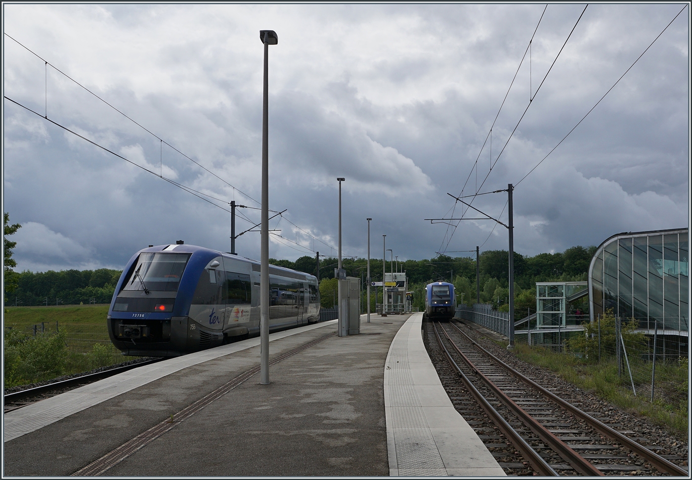 Die SNCF X 73755 undX 73756 kreuzen sich in Meroux. Die  Walfische  sind auf der Strecken Delle - Belfort im Einsatz.

20. Mai 2026