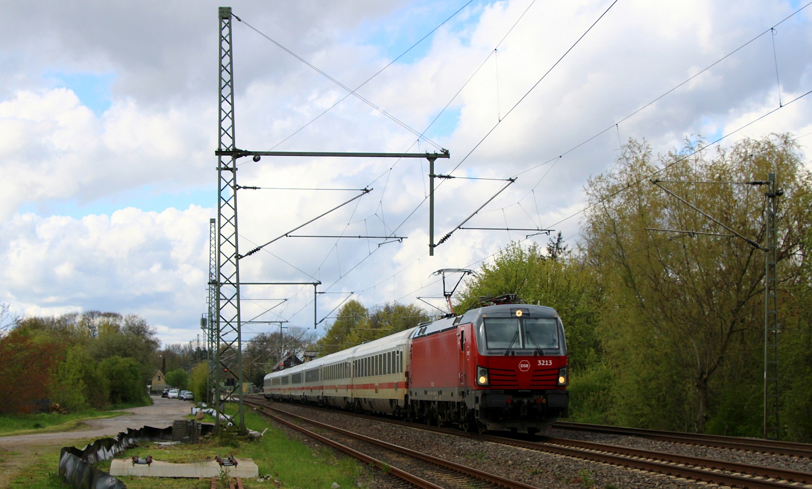 DSB Litra EB 3213 mit EC 395 nach S�den. Owschlag 26.04.2024