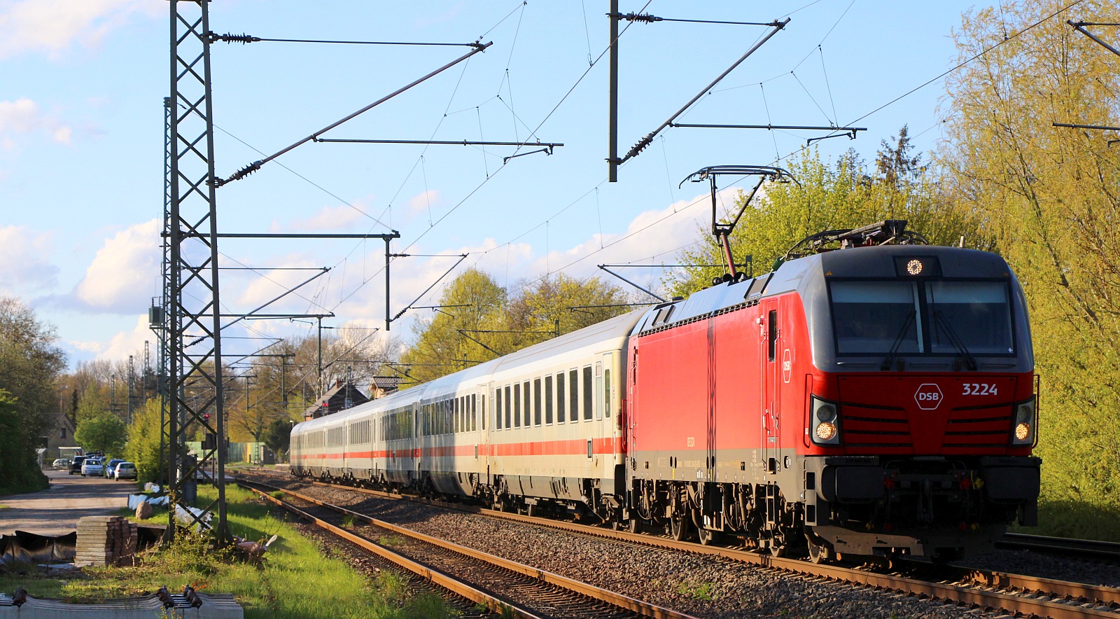 DSB Litra EB 3224 mit EC 397 nach S�den. Owschlag 26.04.2024