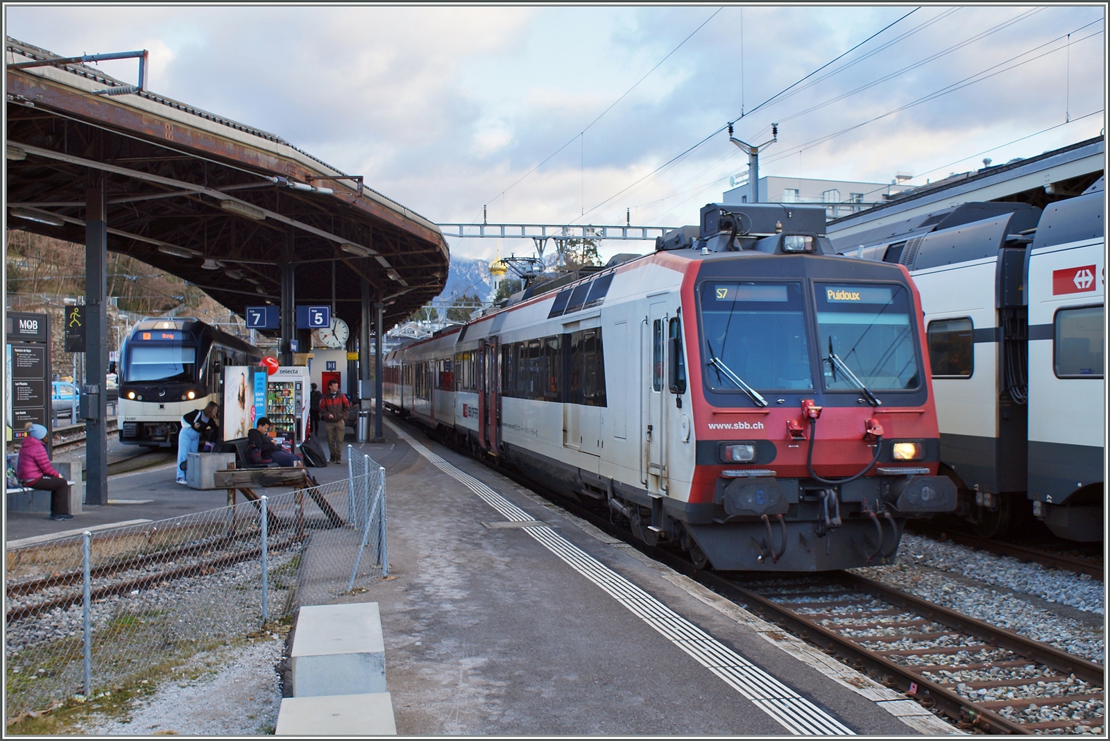 Ein SBB Domino wartet als S7 in Vevey auf die Abfahrt nach Puiddoux. 

4. Februar 2023