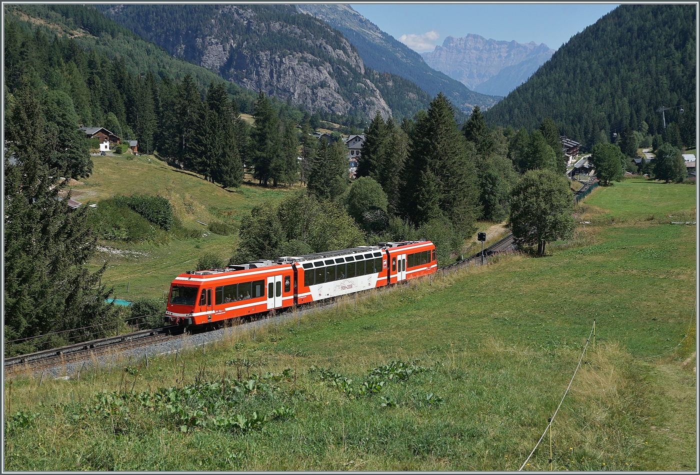Ein SNCF Z 850 hat Vallorcine verlassen und ist nun auf dem Weg in Richtung Chamonix.

1. August 2022