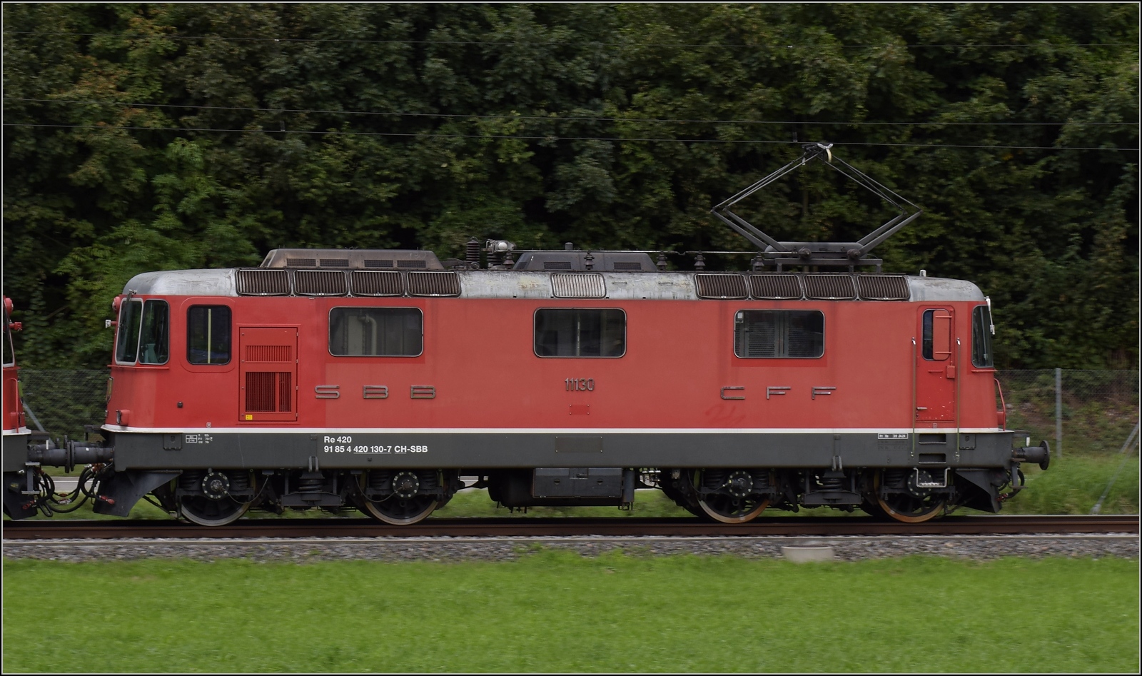 Grosses BoBo-Treffen in Balsthal - die Teilnehmerinnen:

Re 4/4 II 11130 von SBB Personenverkehr als Vertreterin der 1. Serie auf der Strecke. �ussere Klus, September 2024.