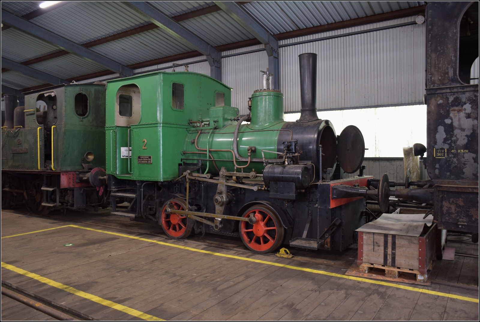 Im Depot des VVT.

Die Dampflok E 2/2 mit der indirekten Kraft�bertragung nach dem System Brown ist ebenso eine Rarit�t. Sie war bei Monteforno in Bodio in Betrieb. Mai 2024.