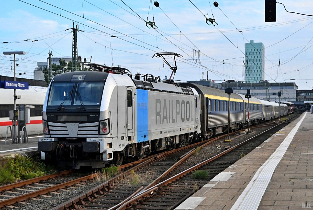 Rpool 193 801 schob den UEX 349 nach innsbruck zum bahnhof hh-altona,06.09.24