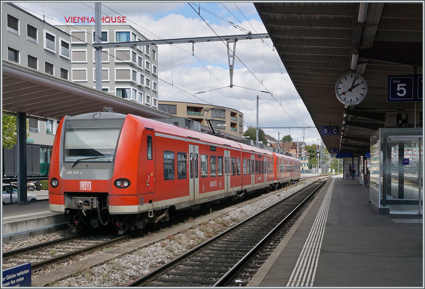 Zwei DB 426 warten in Schaffhausen auf die Rückfahrt nach Signe. (Ab dez. 2022 ist diese Leistung auf Thurbo GTW übergegangen). 

19. Sept. 2022