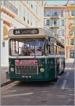 Im Rahmen der  Journ�es eurp�ennes du patrimoine  (Tage des europ�ischen Kulturerbe) verkehrten in Nice auf der Linie 24 (Circuit patrimoine) �ltere Buse, wie hier der SAVIEM 74 der T.N.L.