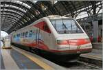 In Milano Centrale wartet der FS Trenitalia ETR 460 027 als Freccia Binaca auf die Abfahrt.