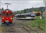 Saisonauftakt mit dem im letztes Jahr hervorragend revidierte Bernina Bahn Rhb ABe 4/4 I 35 der Blonay Chamby Bahn. Der ABe 4/4 I 35 wartet in Blonay auf die Abfahrt, während im Hintergrund der CEV MVR ABeh 2/6 von Les Pléiades Blonay errei ...