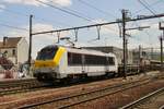 srie-13/677378/nmbs-1312-durchfahrt-am-10-juni NMBS 1312 durchfahrt am 10 Juni 2015 Antwerpen-Berchem. Heute tragt 1312 das neue Lineas-Farbenkleid.