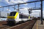 Am 14 Juli 2022 durchfahrt 1321 mit ein Stahlzug Antwerpen-Berchem.