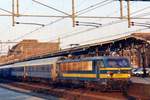 TTC/Nachtzug mit NMBS 2737 steht am 5 November 2003 in Roosendaal.