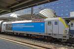 Am 20 September 2019 steht 1824 in Brussel Noord und wirbt für neue Lokführer bei der NMBS/SNCB.