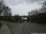 Brückenbauwerk kurz vor dem Endbahnhof Naumburg (Saale) Ost am 24.2.15