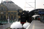 BR 03/861480/03-2155-bei-der-bereitstellung-als 03 2155 bei der Bereitstellung als Sonderzug im Bahnhof Halle/Saale Hbf am 30.3.24