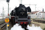 br-35/862091/345-137-mit-23-1097-35 345 137 mit 23 1097 (35 1097) verlassen als Sonderzug den Bahnhof Leipzig Hbf am 30.3.24