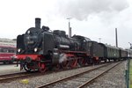 BR 38/523131/dampfsonderzug-mit-38-2267-treft-am Dampfsonderzug mit 38 2267 treft am 17 September 2016 in Bochum-Dahlhausen ein.