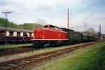 Mit ex-KPEV-Zug treft 212 007 in Bochum-Dahlhausen ein am 17 April 1999.