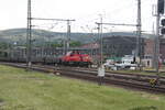 261 048 mit einem Güterzug bei der Einfahrt in den Bahnhof Saalfeld (Saale) am 1.6.22