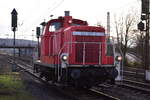 BR 363/833009/am-91223-rangiert-die-363-655 Am 9.12.23 rangiert die 363 655 in Neckarelz mit Wagons zur Holzverladung am Mittag. 