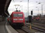 101 035-4 mit einem InterCity (IC) mit ziel Ostseebad Binz im Bahnhof Stralsund Hbf am 6.1.14