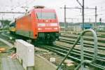 BR 101/481061/vom-bahnsteig-aus-wurde-am-24 Vom Bahnsteig aus wurde am 24 April 1998 DB 101 028 in Venlo gesichtet.