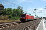 BR 101/709714/101-136-und-101-048-mit 101 136 und 101 048 mit einen IC-Ersatzzug bei der Durchfahrt in Niemberg am 30.7.20