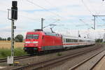 BR 101/743246/101-019-mit-einem-intercity-bei 101 019 mit einem InterCity bei der Durchfahrt im Bahnhof Niemberg am 5.7.21