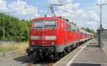 Die RB 58317, am 18.Juli 2013 mit 111-107 und 3 n-Wagen, hat in Hafurt einen planmigen Aufenthalt von 14:13 Uhr bis 14:21 Uhr. Hier sonnt sich der Zug noch etwas, bis es dann in Krze weiter nach Bamberg geht.