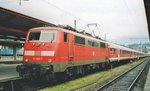 DB 111 066 steht am 30 Mai 2004 in Salzburg Hbf.