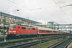 DB 111 173 steht am 1 Juni 2004 in Regensburg Hbf.