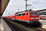 BR 111/580639/111-023-8-stand-mit-einen-regionalzug 111 023-8 stand mit einen regionalzug im hbf von nürnberg,27.09.17