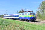 Am Donnerstag den 24.9.26 ist nun schon die dritte Zugmaschine am TRI RB37 unterwegs, die Hilde  alias 111 074 ist hier bei Kaarst Tilmeshof gen Neuss Hbf unterwegs.