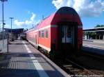 Whrend 112 133 gegen die 112 182 ausgetauscht wird im Stralsunder Hbf steht der Zug fr ein Paar Mitnuten ohne eine  112er auf Gleis 5 am 10.6.13