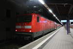 BR 112/695726/112-187-steht-als-re3-mit 112 187 steht als RE3 mit ziel Falkenberg (E) im Bahnhof Stralsund Hbf am 4.1.20