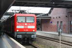 112 188 mit dem RE3 mit Ziel Stralsund Hbf im Bahnhof Berlin Gesundbrunnen am 20.9.21