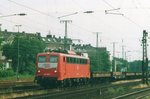 BR 140/500484/leeren-stahlzug-mit-140-608-durchfahrt Leeren Stahlzug mit 140 608 durchfahrt am 13 April 2000 Kln West.