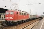 Fssballsonderzug mit 141 371 durchfahrt am 13 April 2000 Kln-Deutz.