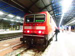 BR 143/597827/143-034-mit-ziel-eilenburg-im 143 034 mit ziel Eilenburg im Bahnhof Halle/Saale Hbf am 25.1.18