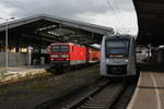 143 350 und 1648 916/416 im Bahnhof Halle/Saale Hbf am 19.9.19