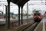 BR 143/682394/143-856-als-s9-bei-der 143 856 als S9 bei der einfahrt in den Bahnhof Halle/Saale Hbf am 4.11.19