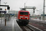 BR 143/707698/143-925-mit-der-s9-von 143 925 mit der S9 von Eilenburg kommend bei der einfahrt in den Endbahnhof Halle/Saale Hbf am 9.7.20