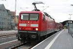 BR 143/707965/143-925-mit-ihrer-s7-garnitur 143 925 mit ihrer S7 Garnitur im Bahnhof Halle/Saale Hbf am 23.7.20