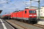BR 143/710163/143-012-3-stand-mit-einen-regionalzug 143 012-3 stand mit einen regionalzug in merseburg hbf,21.08.20